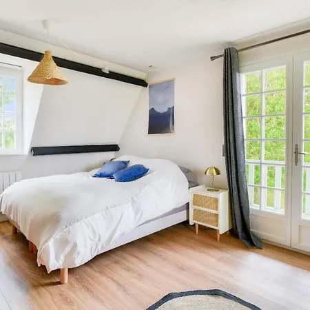 Bourgeois House And Idyllic Garden Holiday home *