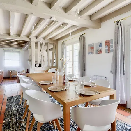 Bourgeois House And Idyllic Garden Holiday home *